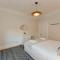 Beautifully Renovated 2 Bedroom Apartment