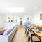 Bel Air, 8A Ocean Ave - pet friendly, water views and air con