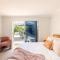 Bel Air, 8A Ocean Ave - pet friendly, water views and air con