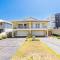 Bel Air, 8A Ocean Ave - pet friendly, water views and air con