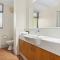 Riverside Elegance Central 1BR 1BA Apartment - Perth