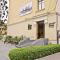Larqa Park Rooms