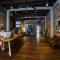 1825 Gallery Hotel