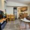 Railway House 2BR Apt w front yard