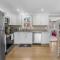 Cozy Spacious Home Walk to the Beach and 1 Mile to Downtown Hyannis - بارنستابل