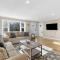 Cozy Spacious Home Walk to the Beach and 1 Mile to Downtown Hyannis - بارنستابل