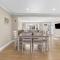 Cozy Spacious Home Walk to the Beach and 1 Mile to Downtown Hyannis - بارنستابل