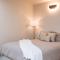 Beautiful place with a great location, free parking, WiFi & large TV. - Federal Way
