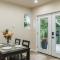 Beautiful place with a great location, free parking, WiFi & large TV. - Federal Way