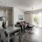 Beachfront apartment in Voula w/balcony - Atene