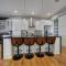 906 Westbrook B City Views Rooftop Hot Tub and Short Walk to Stadium
