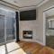 906 Westbrook B City Views Rooftop Hot Tub and Short Walk to Stadium