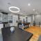906 Westbrook B City Views Rooftop Hot Tub and Short Walk to Stadium