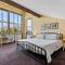 Delightful 1 bdrm Country Club Retreat with Mt Elden Views!