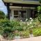 Entire ground floor with full-privacy and family-friendly popular to ferry catchers