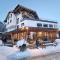 SKILL Mountain Lodge - Ski und Bike Hostel im Sommer mit JOKER CARD