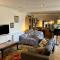 Bright central large cosy flat