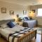 Bright central large cosy flat