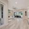 Courtyard Home with Pool, Spa & Sauna close to Beach & City Center
