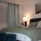 Entire Home AC 4Beds Sleeps 8 Double Garage Near WEM Free Wifi & Netflix