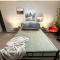 Central Tacoma Homestay with breakfast included -private room-