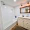 Ultra Modern - Entire 3 Bedroom Apartment - 5 min walk to the Beach