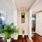 Ultra Modern - Entire 3 Bedroom Apartment - 5 min walk to the Beach