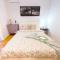 Old Town Spacious Apartment - Бухарест