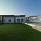 Bareeq Luxury House with Two Private Pools - Barka