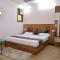 The Sandalwood Hotel I Sec-38 I Near Medanta Medicity Gurgaon