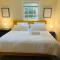 DC's Best Location 4 Bed with Parking Walk to Metro and Nightlife Bethesda Row - تشيفي تشيس