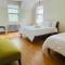DC's Best Location 4 Bed with Parking Walk to Metro and Nightlife Bethesda Row - تشيفي تشيس