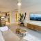 Tropical Deluxe 2 Bedroom Unit with Jacuzzi
