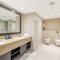 Manzil - 1BR in Anantara The Palm with Private Beach & Burj View, Palm Jumeirah - Dubaj