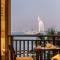 Manzil - 1BR in Anantara The Palm with Private Beach & Burj View, Palm Jumeirah - Dubaj