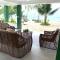 Private Beachfront Villa in Siargao - 卢纳将军城