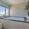 Sea view & spa suite: 3min beach