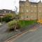 Pass the Keys Tranquil Haven Stylish 2BR Flat with Parking - Knowsley