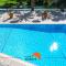 #048 Sunrise Apartment Pool & Bright Space