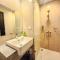 BGC Cosy Spacious 1BR Uptown Parksuites with Balcony