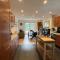 4 bed house 10 min walk to Tube