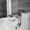 High Street, 2 bed, newly refurb - 利明顿温泉