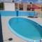 Linda casa em pequeno condominio! Disponível curtas medias e longas temporadas