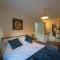 Town Centre Cottage 3 Bedroom inc Parking (1 car)