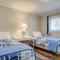 Durham Home Floor-to-Ceiling Windows with View - Дарем