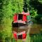 Dragonfly Cottage, Canal location