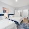 2 Bed Condo with Gym and Laundry Minutes from NYC