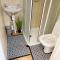 Monk's Lodge Private En-suite Room CV1 - Parkside
