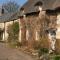 Chocolate box thatched cottage - Calbourne