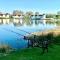 Spinnaker Lodge · Cotswolds Lakeside Home